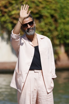Oscar-Isaac-012.jpg