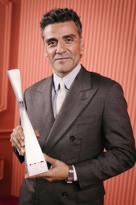 Oscar-Isaac-003.jpg